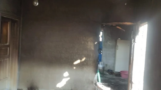 Hırsız girdiği evi yaktı