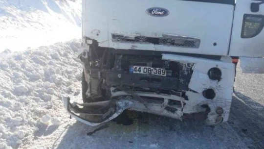 Hurdaya dönen araçtan yaralı olarak kurtuldu