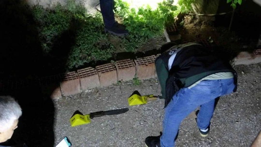 Husumetlilerin satırlı bıçaklı kavgası: 1 ağır yaralı