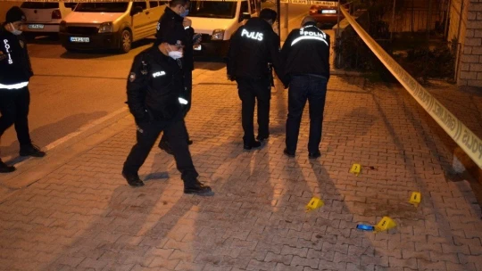 Husumetlisine kurşun yağdırdı