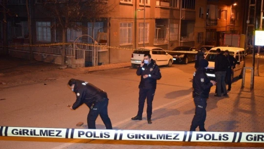 Husumetlisine kurşun yağdırdı