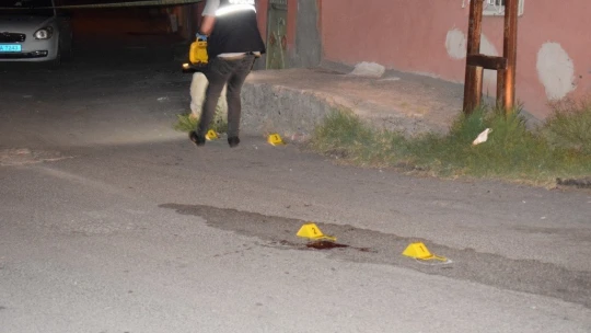 Husumetlisini bacağından vurdu