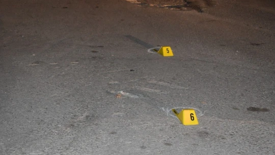 Husumetlisini bacağından vurdu