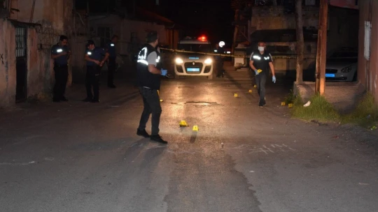 Husumetlisini bacağından vurdu