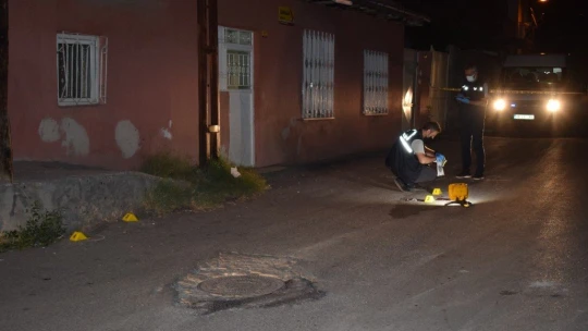 Husumetlisini bacağından vurdu