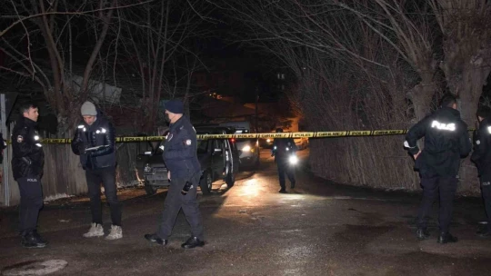 Husumetlisini pompalı tüfekle başından vurdu