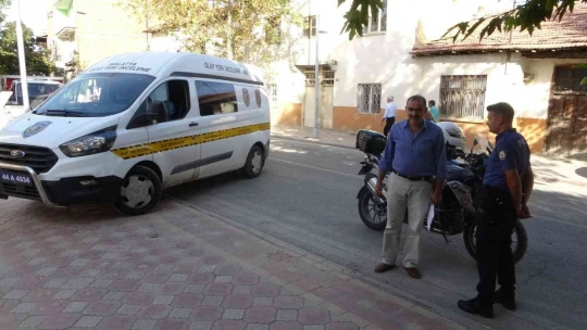 Husumetlisini sırtından bıçakladı