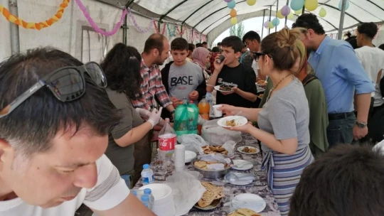 İhtiyaç sahibi öğrenciler yararına sergi