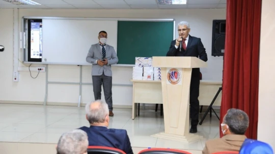 İhtiyaç sahibi öğrencilere tablet dağıtımı sürüyor