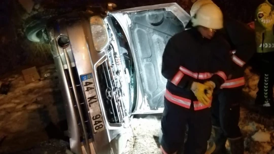 2 Otomobil Çarpıştı