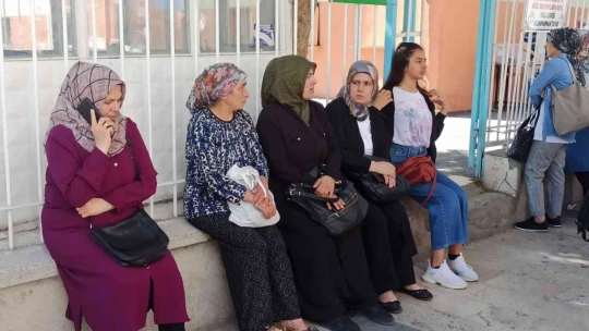 İki dakika ile sınavı kaçırdı gözyaşlarına boğuldu