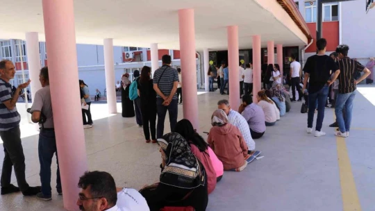 İki dakika ile sınavı kaçırdı gözyaşlarına boğuldu