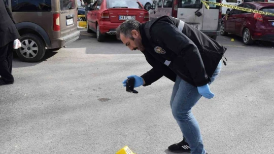 İki grubun silahlı kavgasında kurşunlar havada uçuştu