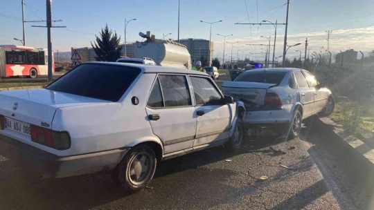 İki otomobil çarpıştı: 1 yaralı