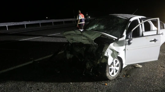 İki otomobil kafa kafaya çarpıştı: 3 ölü, 4 yaralı