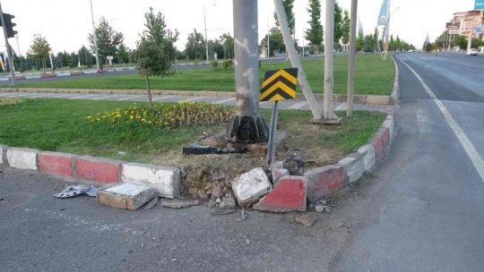 İki otomobil kavşakta çarpıştı: 5 yaralı