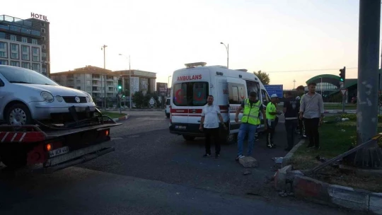 İki otomobil kavşakta çarpıştı: 5 yaralı