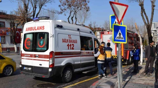 İki otomobilin çarpıştığı kaza ucuz atlatıldı