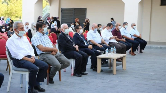 İlahiyat Fakültesi'nde mezuniyet coşkusu