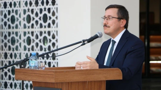 İlahiyat Fakültesi'nde mezuniyet coşkusu