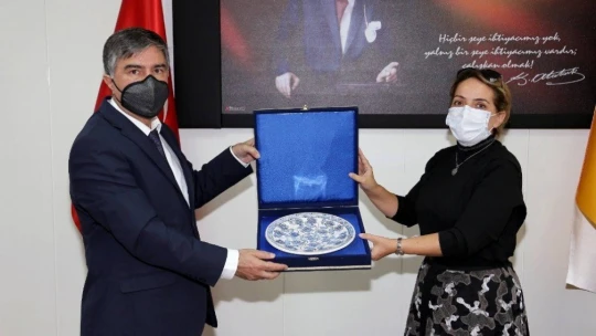 İnönü Fen-Edebiyat Fakültesi'nin dekanı değişti