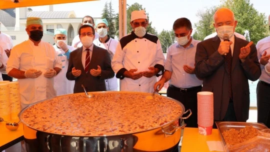 İnönü Üniversitesi'nde Aşure ikramı