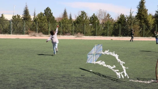 İnönü Üniversitesinde uçurtma şenliği