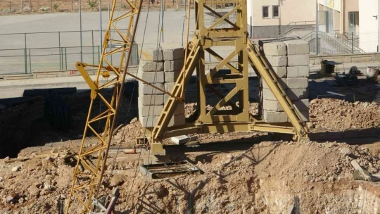 İnşaatta vinç devrildi: 3 ölü, 2 ağır yaralı