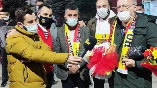 İrfan Buz'u havaalanında taraftarlar karşıladı