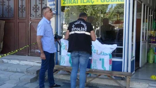 Usulca yaklaşıp bıçakladı