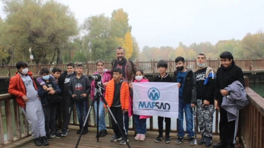 İşitme engelli öğrencilere fotoğraf eğitimi