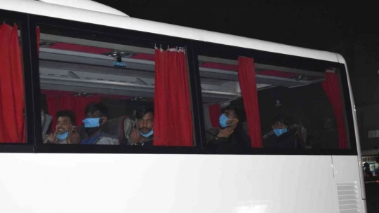 İstanbul'da yakalanan 70 kaçak göçmen Malatya'ya getirildi