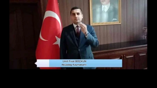 İstiklal marşını  işaret dili ile okudular