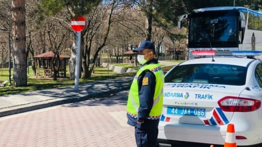 Jandarma ekipleri korona virüse karşı denetimde