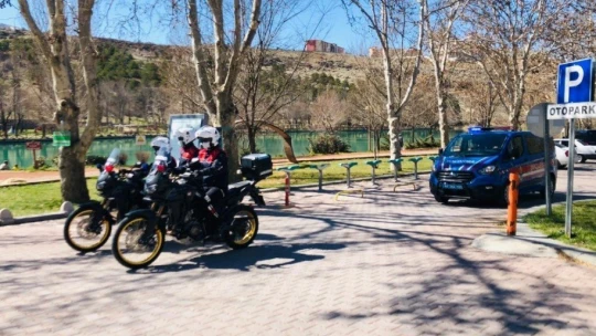 Jandarma ekipleri korona virüse karşı denetimde