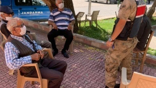 Jandarma vatandaşın hem bayramı kutluyor hem de virüse karşı uyardı