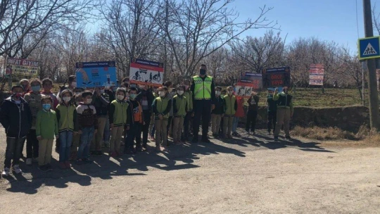 Jandarmadan 'Yayalar Kırmızı Çizgimiz' Uygulaması