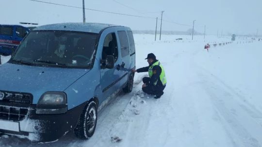 Jandarmadan kış lastiği denetimi