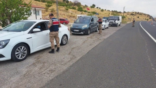 Jandarmadan semt pazarlarında Covid-19 denetimi