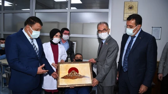 Japonya'nın hibe ettiği 2 adet engelli minibüsü törenle hizmete alındı