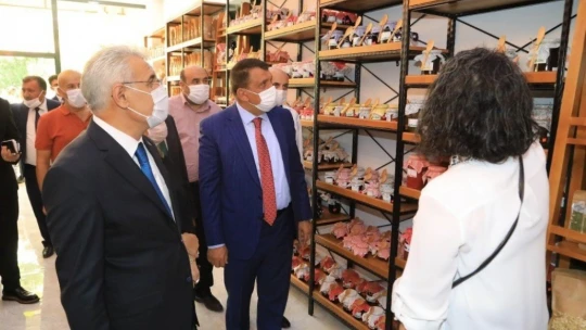 Kadın kooperatifinin eğitim ve üretim merkezi törenle hizmete açıldı