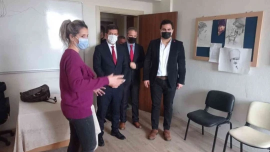 Kadınlar hem öğreniyor, hem de üretime katkıda bulunuyor