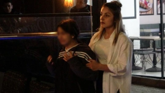 Kafeyi basıp işletme sahibine, karısı ve kızının gözü önünde dehşeti yaşattılar