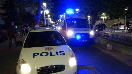 Kafeyi basıp işletme sahibine, karısı ve kızının gözü önünde dehşeti yaşattılar