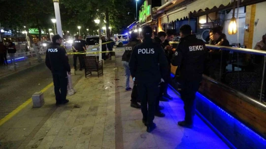 Kafeyi basıp işletme sahibine, karısı ve kızının gözü önünde dehşeti yaşattılar