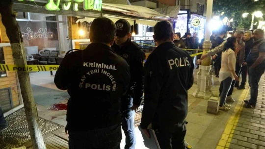 Kafeyi basıp işletme sahibine, karısı ve kızının gözü önünde dehşeti yaşattılar