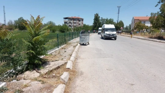 Kaldırım çöktü, tehlike ucuz atlatıldı