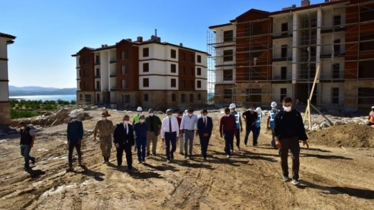 Kale ve Battalgazi'deki deprem konutları incelendi