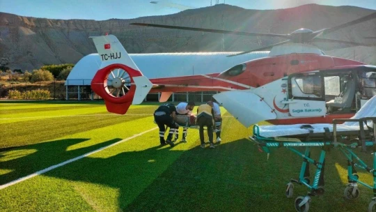 Kan kaybeden şahsın imdadına hava ambulansı yetişti