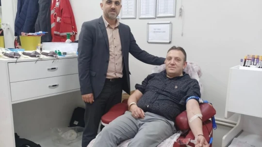 Kan stoku azaldı, Kızılay şube başkanı kan bağışında bulundu